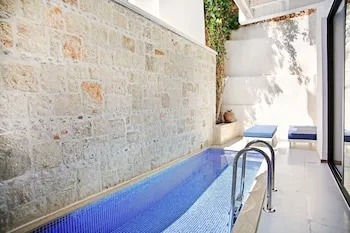 Nur Beach Hotel