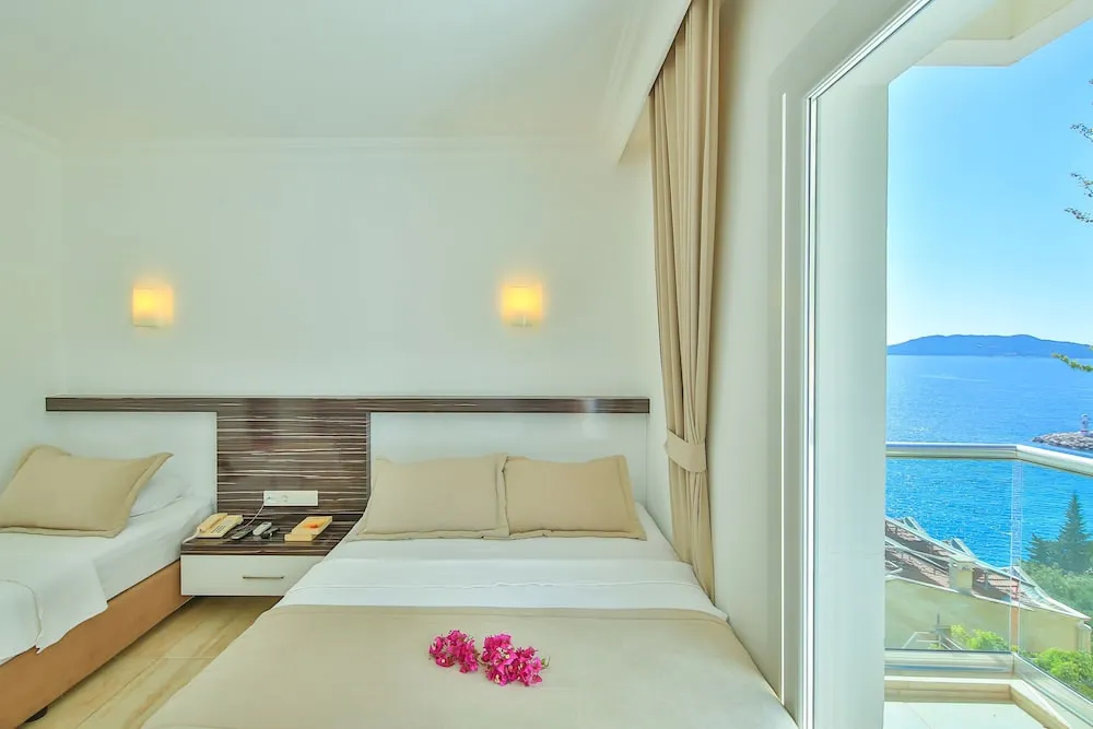 Üç Kişilik Oda, Kısmi Deniz Manzaralı