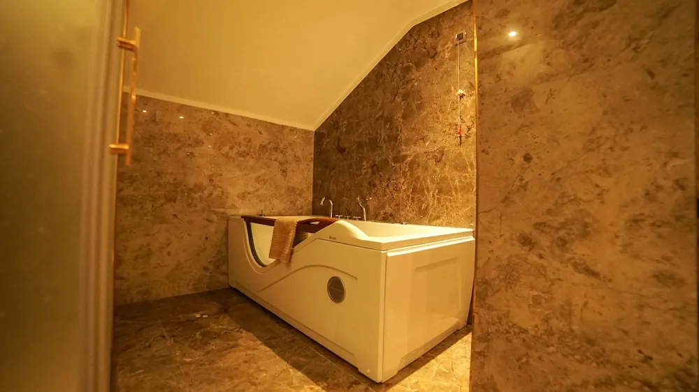 Deluxe Üç Kişilik Oda