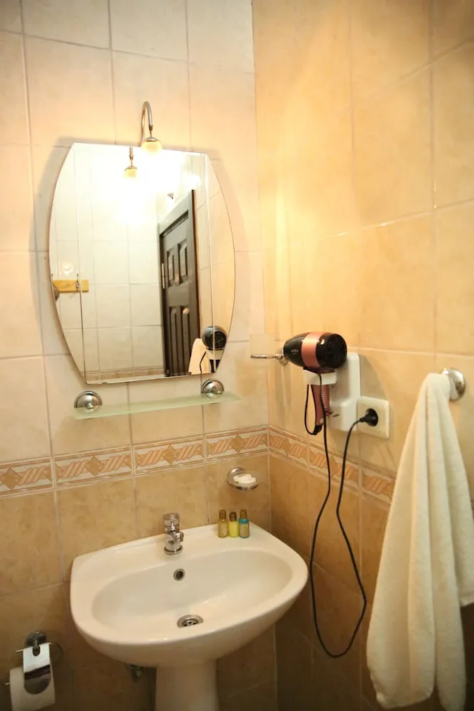 EKONOMİK 2 KİŞİLİK OTEL ODASI