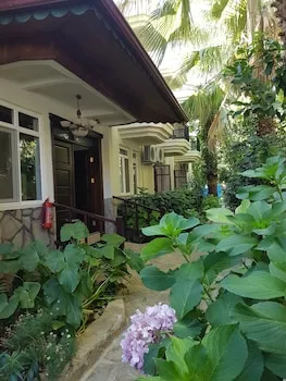 Canada Hotel & Bungalows
