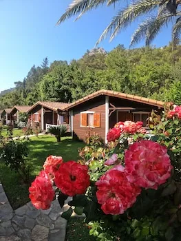 Canada Hotel & Bungalows