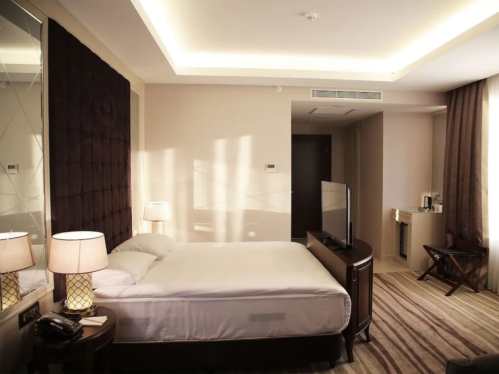 Suit Luxury( 1 oturma odasi, 1 Yatak odası)