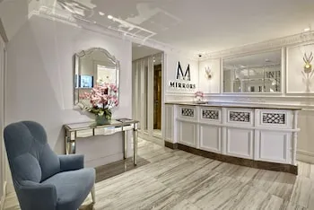 Mirrors Hotel