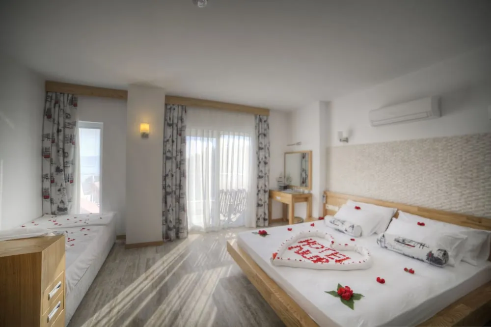 Üç Kişilik Oda, Deniz Manzaralı