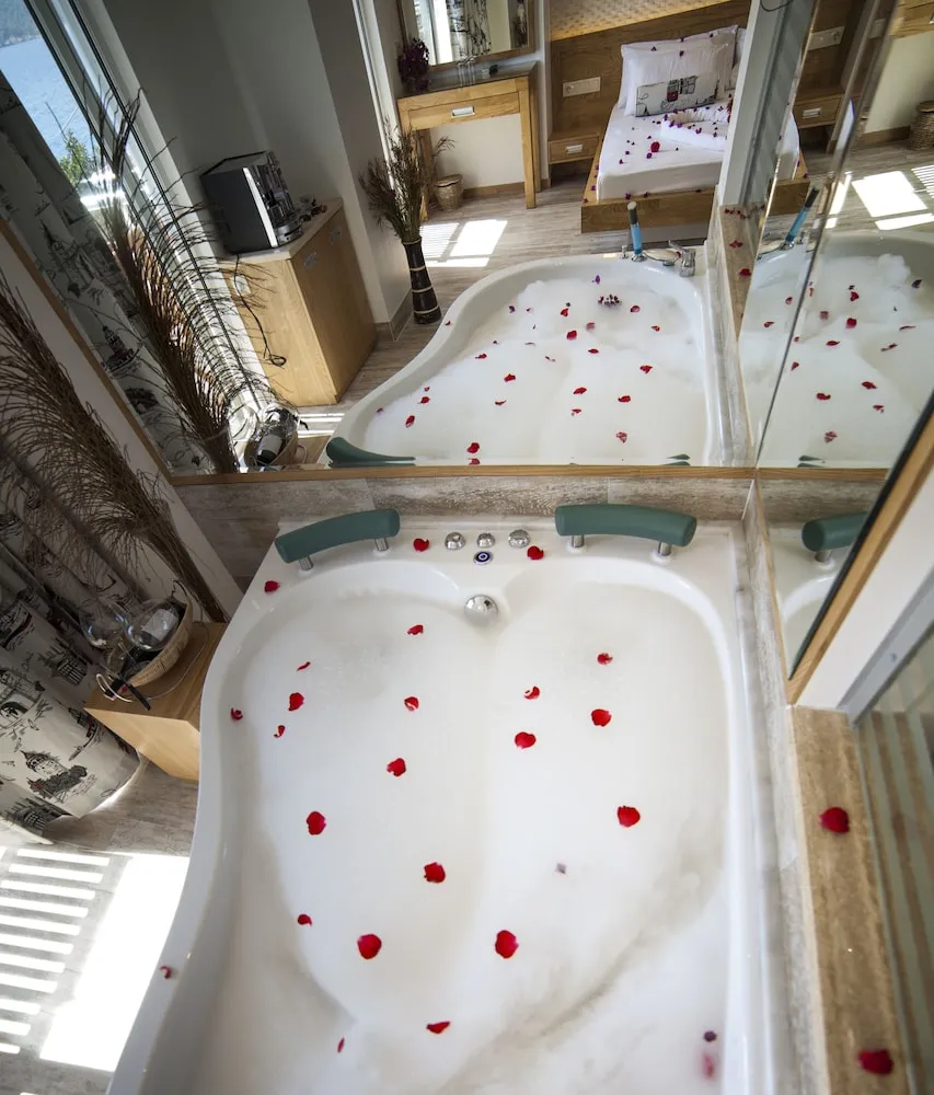 Honeymoon Oda, 1 Çift Kişilik Yatak, Sıcak Su Küveti, Deniz Manzaralı
