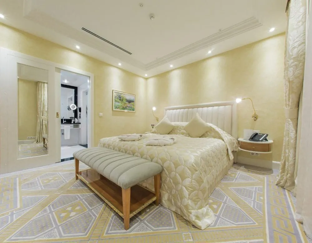 Diplomatic Suite