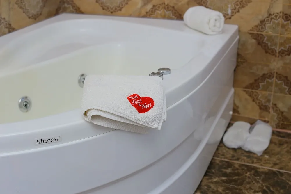 Deluxe Süit, Sıcak Su Küveti