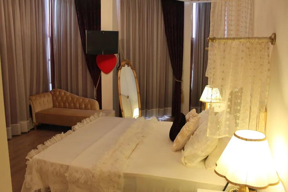 Deluxe Süit, Sıcak Su Küveti