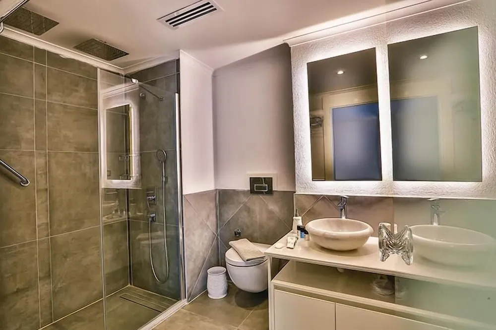Deluxe Tek Büyük Yataklı Oda, Balkon, Deniz Manzaralı
