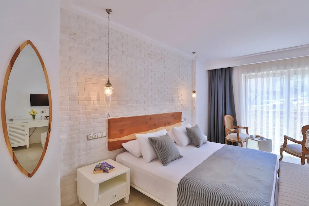Deluxe Tek Büyük Yataklı Oda, Balkon, Deniz Manzaralı