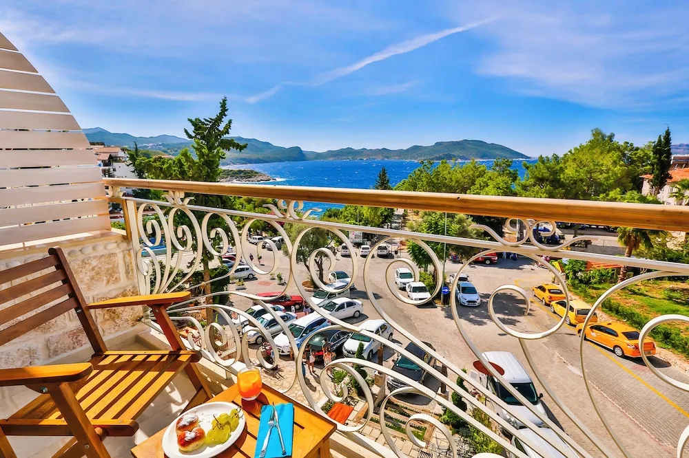 Deluxe Tek Büyük Yataklı Oda, Balkon, Deniz Manzaralı