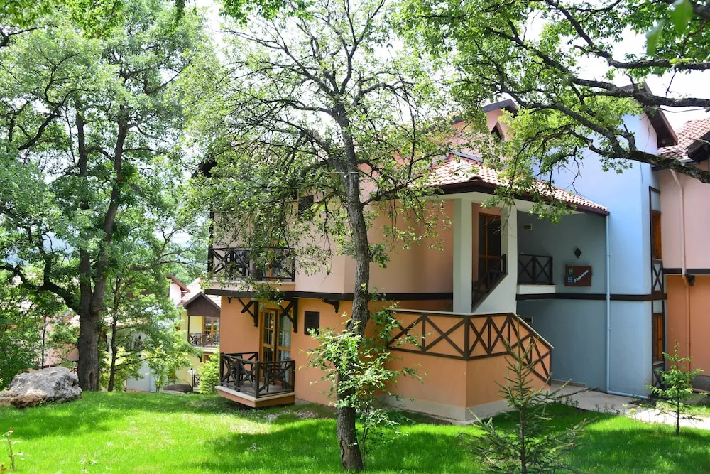 Club Garden Room