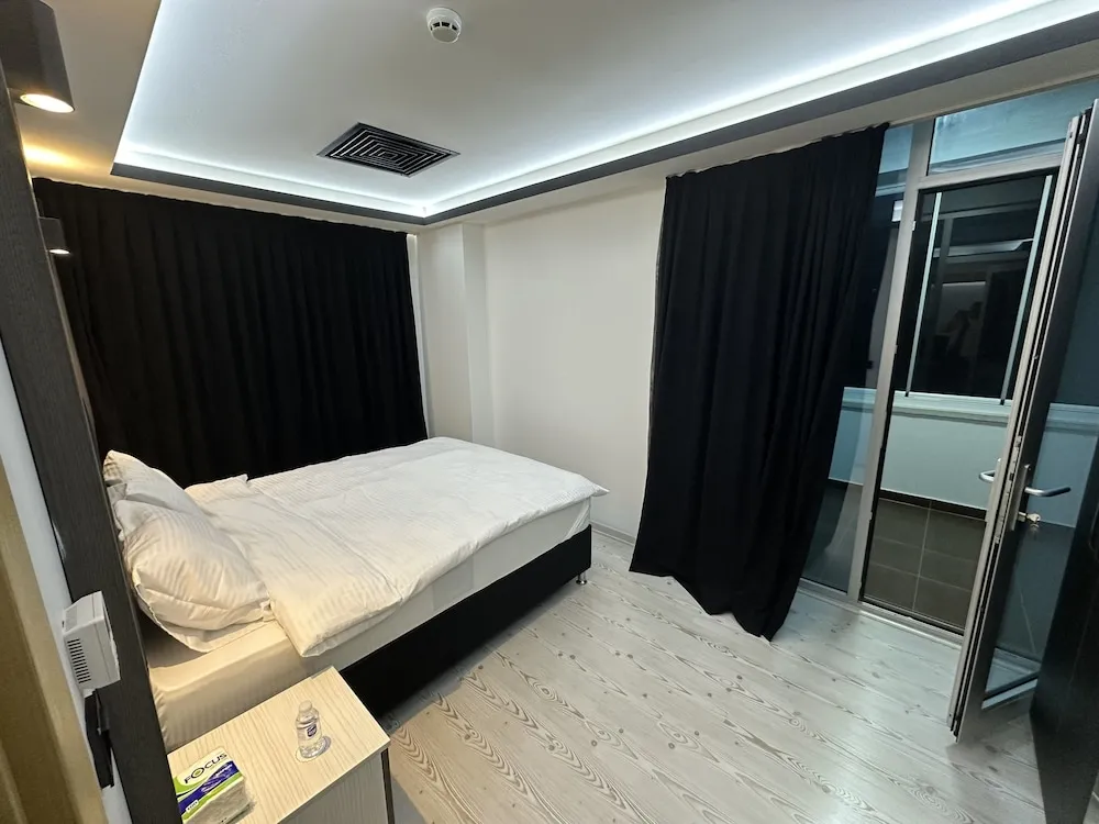 Luxury Oda