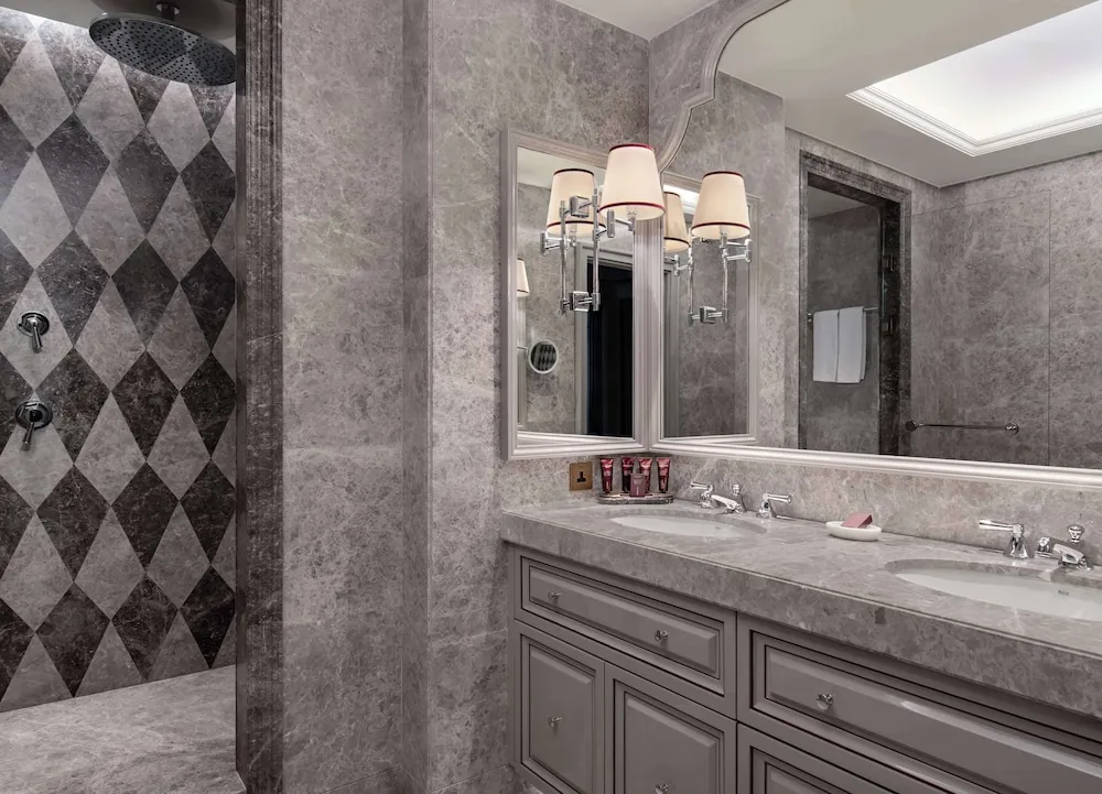 Deluxe Ciragan Bosphorus View King Room