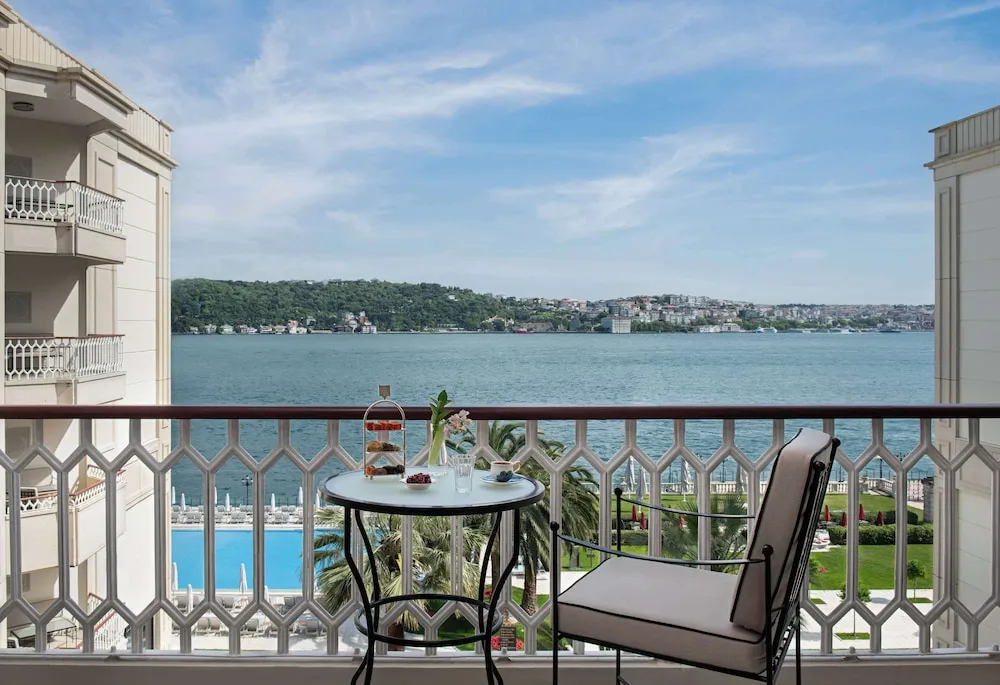 Deluxe Ciragan Bosphorus View Twin Room