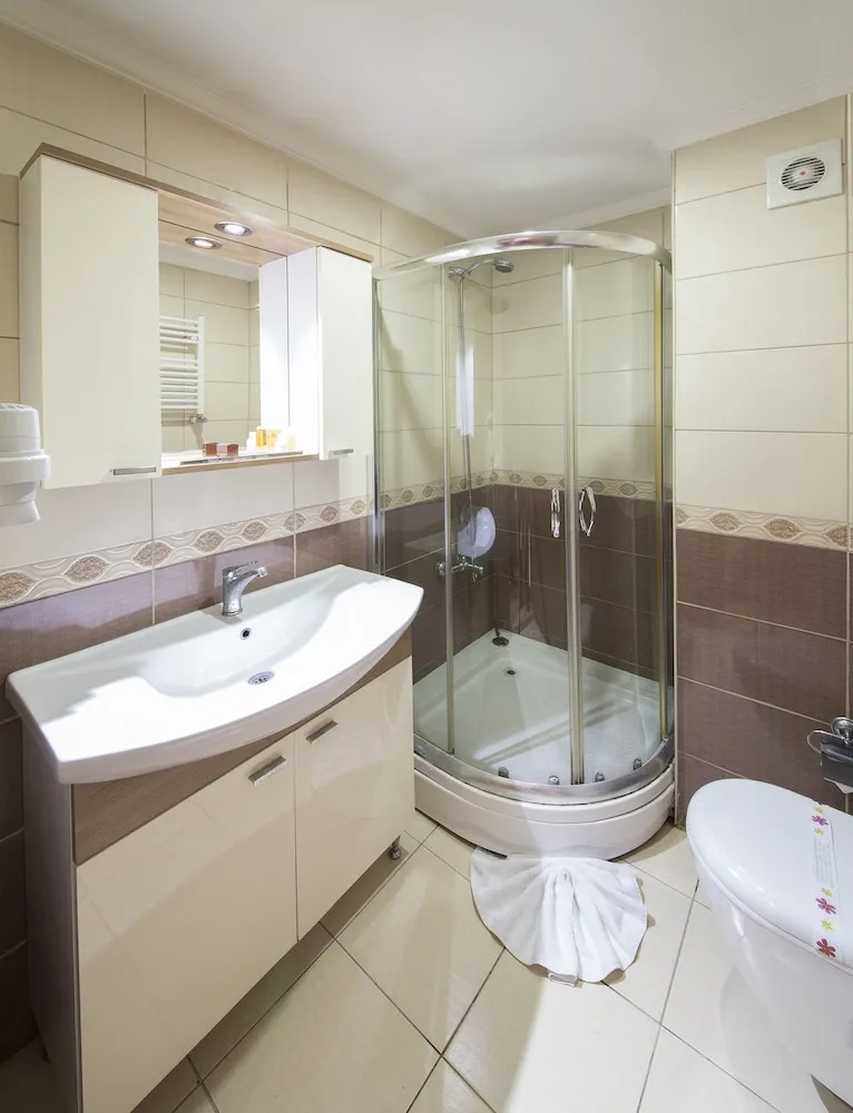 Tek Büyük Yataklı Oda, 1 Çift Kişilik Yatak