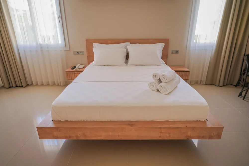 Basic Apart Daire, Havuz Manzaralı