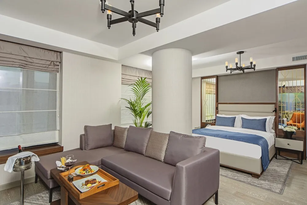 Luxury Oda, Köşe