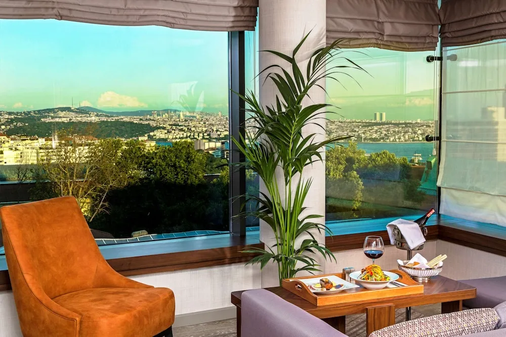 Luxury Oda, Köşe