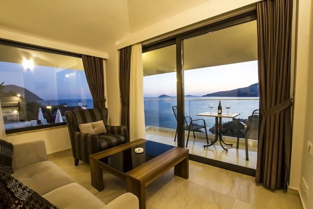 Exclusive Oda, Havuz Kullanımı, Denize Bakan