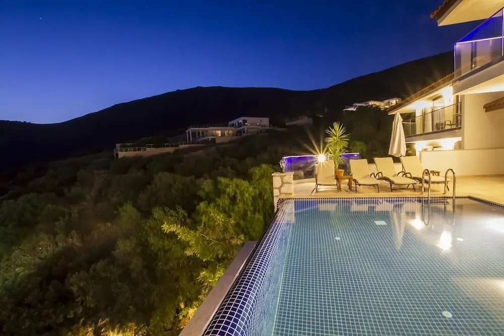 Exclusive Oda, Havuz Kullanımı, Denize Bakan