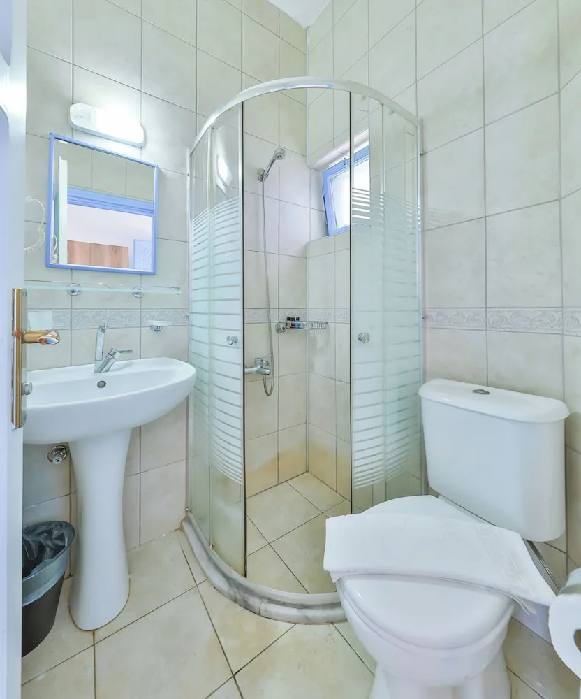 Tek Büyük Yataklı Oda, Balkon, Kısmi Deniz Manzaralı