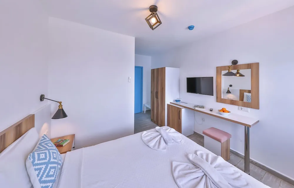 Tek Büyük Yataklı Oda, Balkon, Deniz Manzaralı