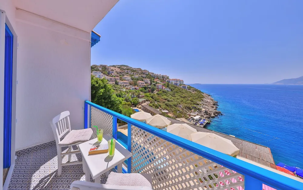Tek Büyük Yataklı Oda, Balkon, Deniz Manzaralı