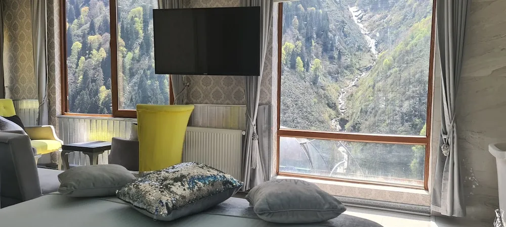 Romantic Tek Büyük Yataklı Oda, 1 Büyük (Queen) Boy Yatak, Küvet, Dağ Manzaralı