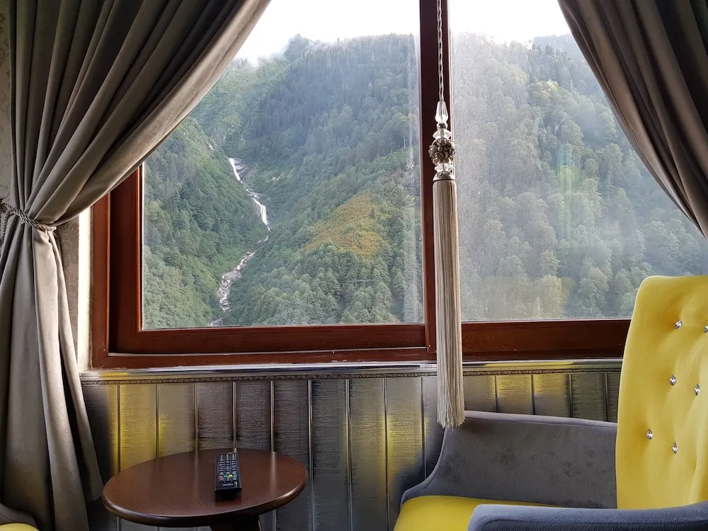 Romantic Tek Büyük Yataklı Oda, 1 Büyük (Queen) Boy Yatak, Küvet, Dağ Manzaralı