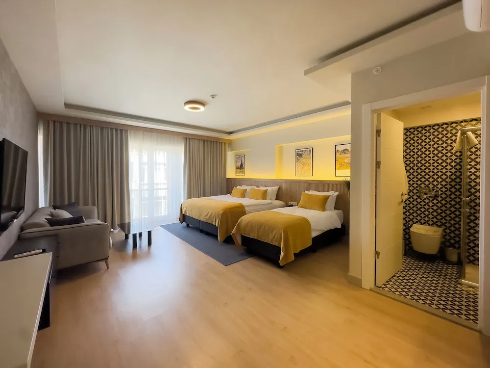 Grand Deluxe Triple Room