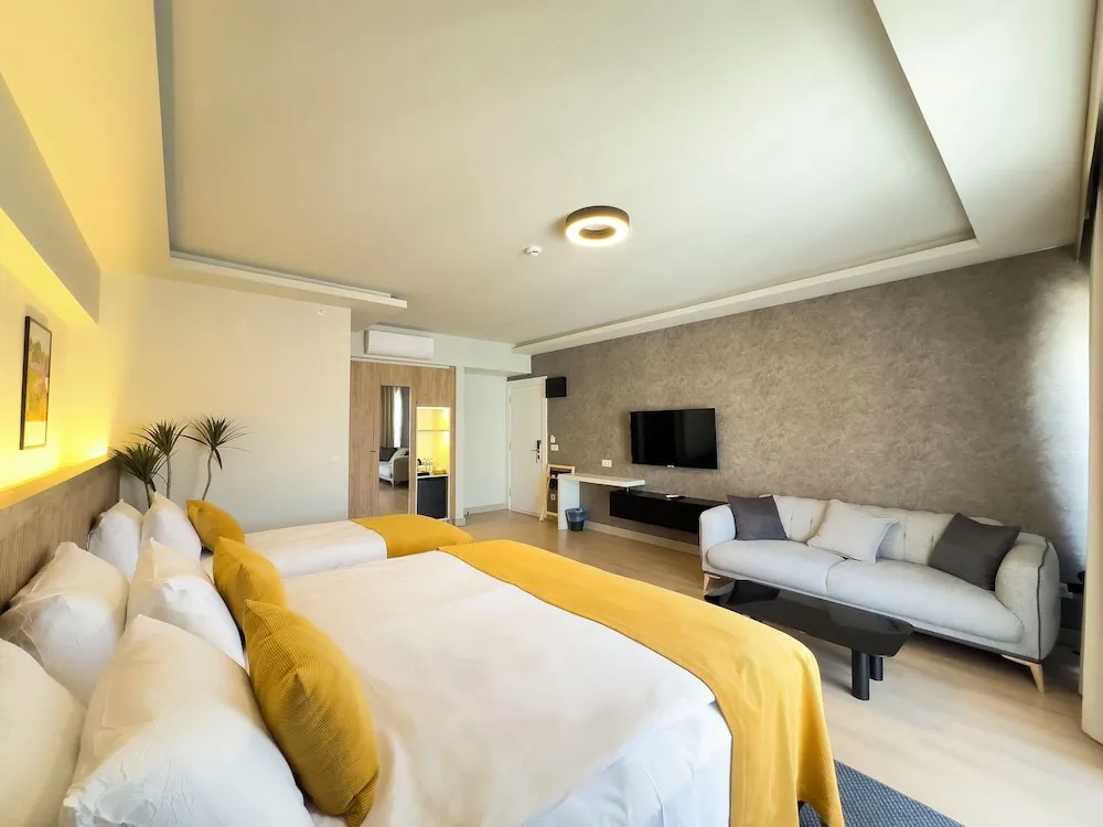 Grand Deluxe Triple Room