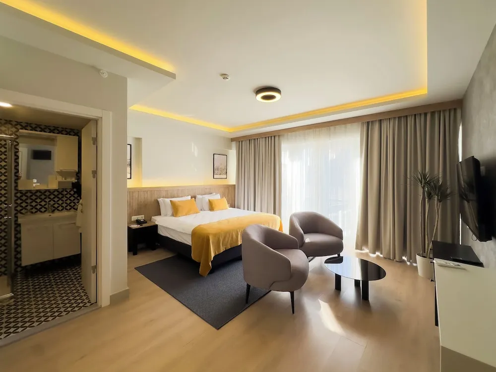 Grand Deluxe Room
