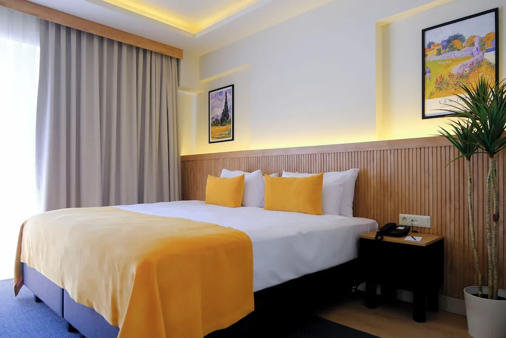 Grand Deluxe Room