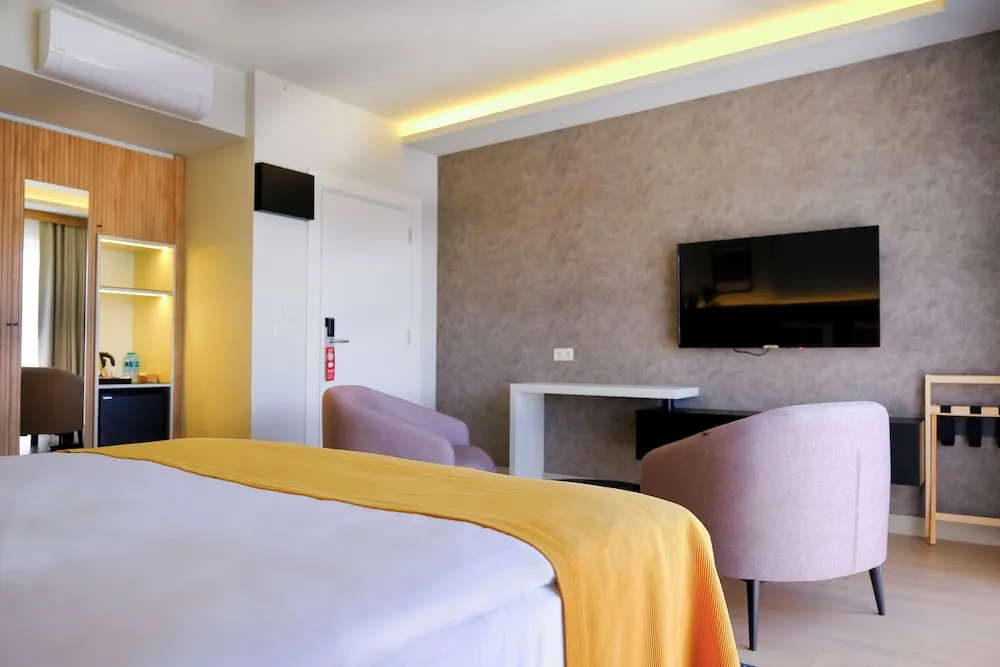 Grand Deluxe Room