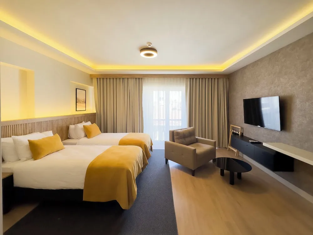Grand Deluxe Room