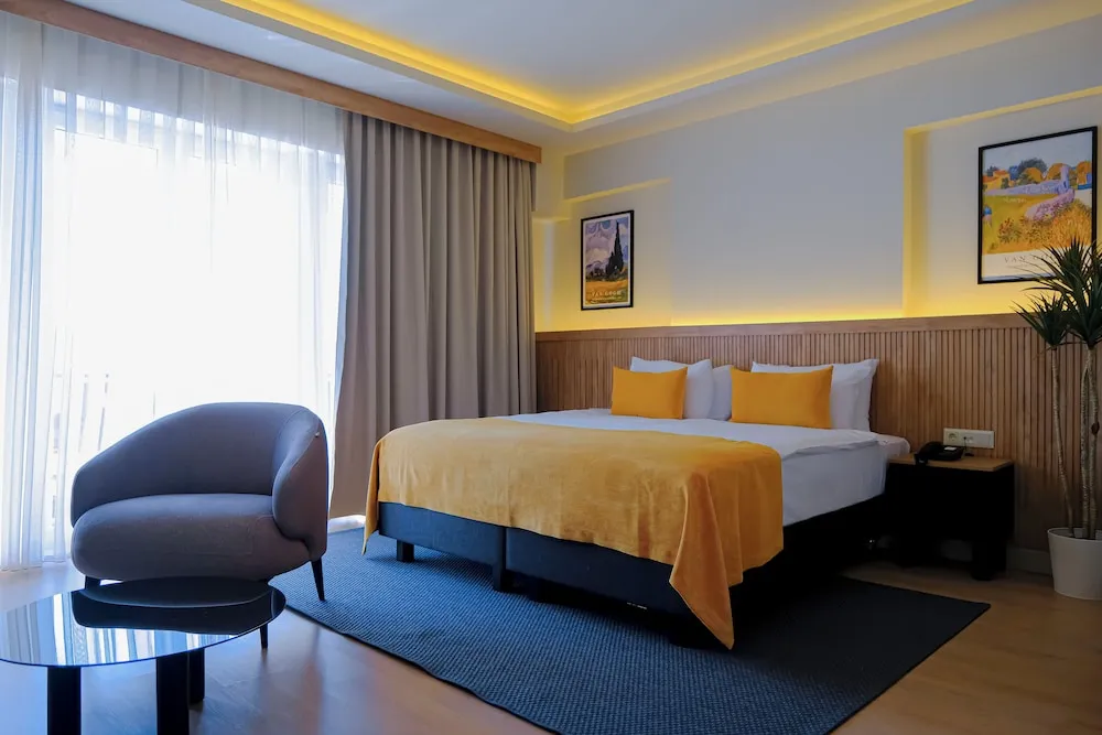 Grand Deluxe Room