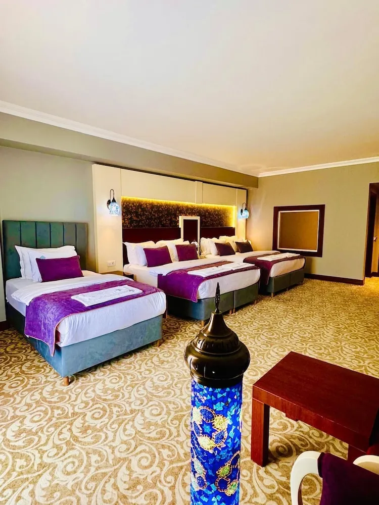 Deluxe Family Room