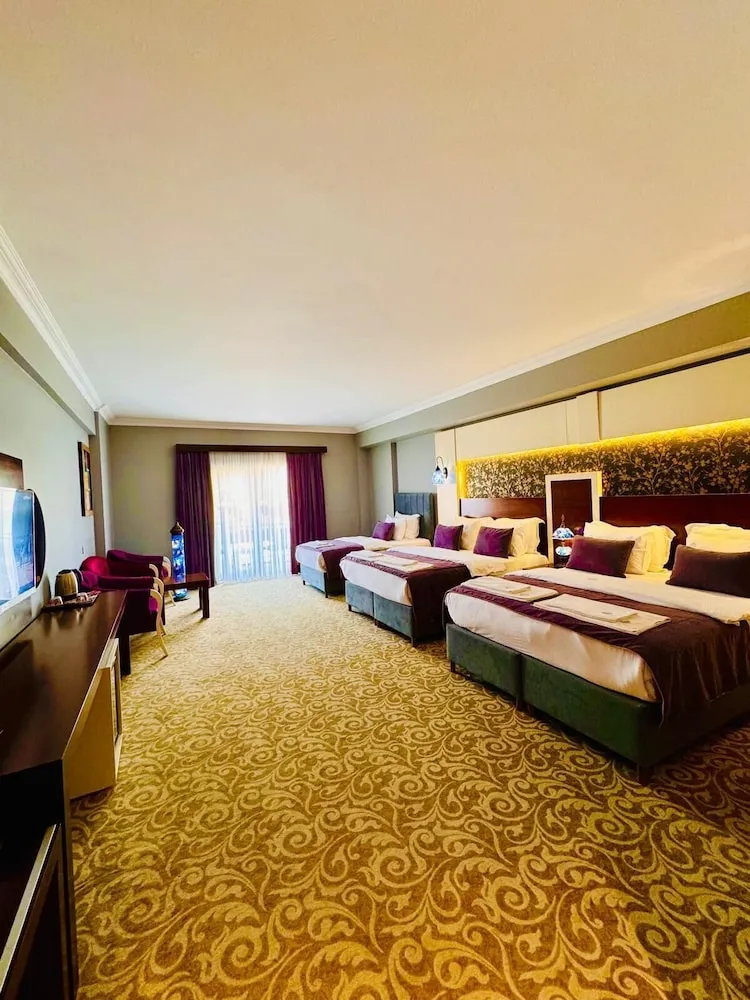 Deluxe Family Room