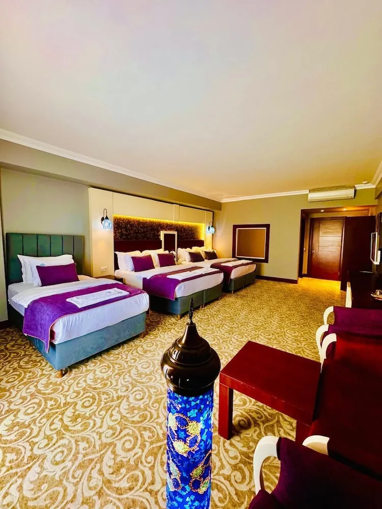 Deluxe Family Room