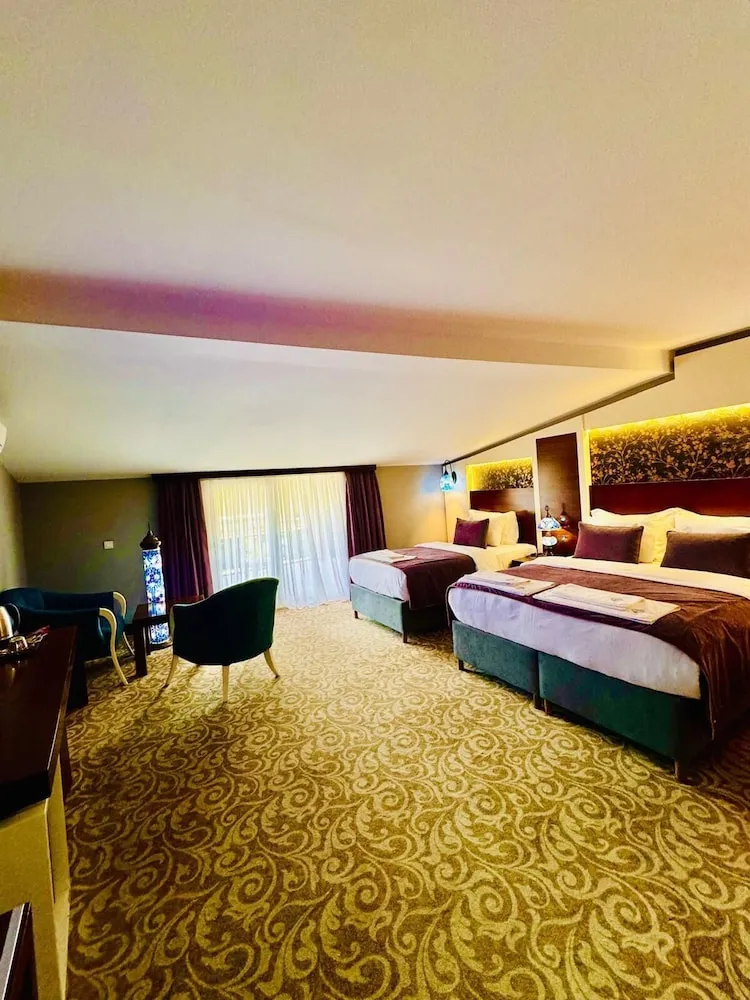 Deluxe Üç Kişilik Oda, 1 Yatak Odası, Sigara İçilmez, Havuz Manzaralı