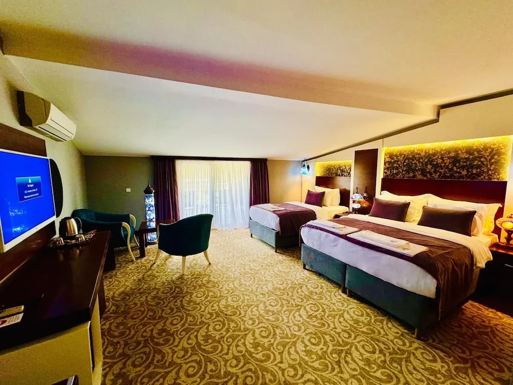 Deluxe Üç Kişilik Oda, 1 Yatak Odası, Sigara İçilmez, Havuz Manzaralı