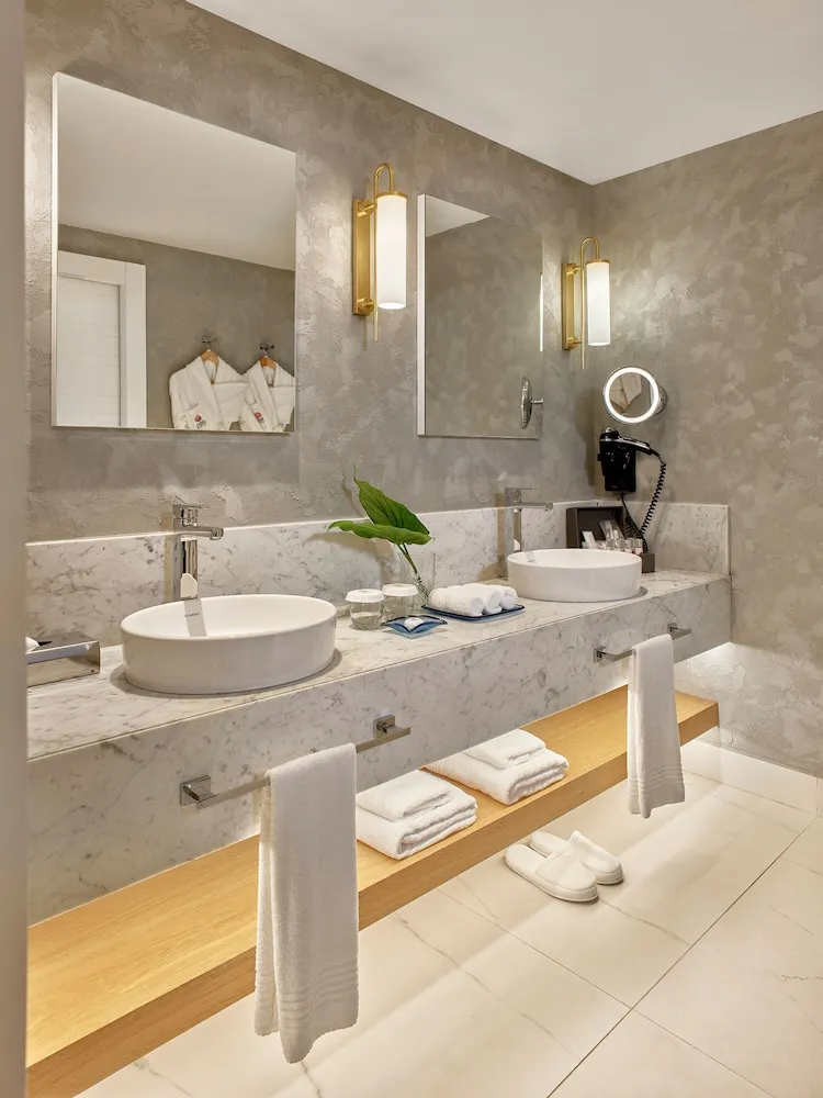 Designer Suite 2 Adult + 2 Children