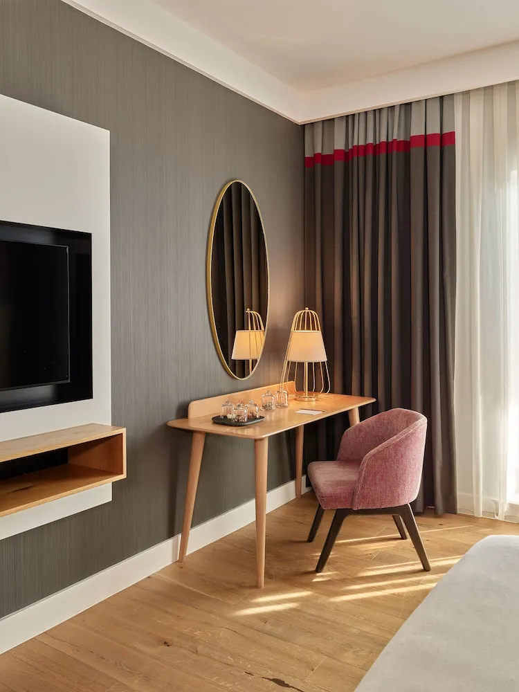 Designer Suite 2 Adult + 2 Children