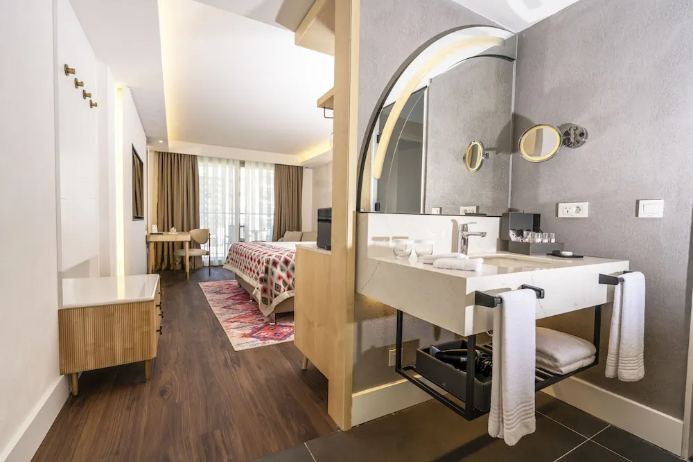 Deluxe Tek Büyük veya İki Ayrı Yataklı Oda, Bahçe Manzaralı