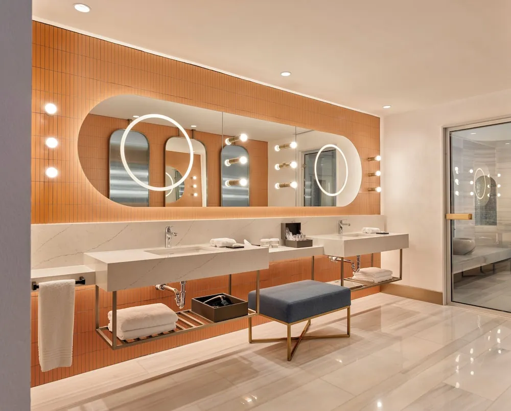 Penthouse Suite with Turkish Bath & Jetted Tub