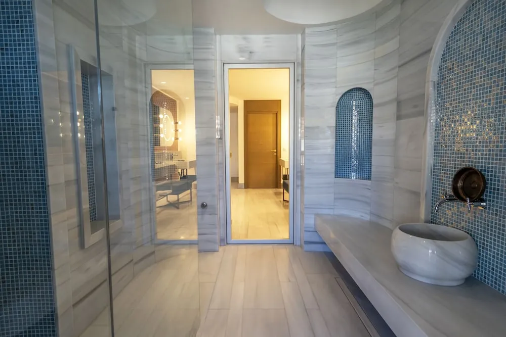 Penthouse Suite with Turkish Bath & Jetted Tub