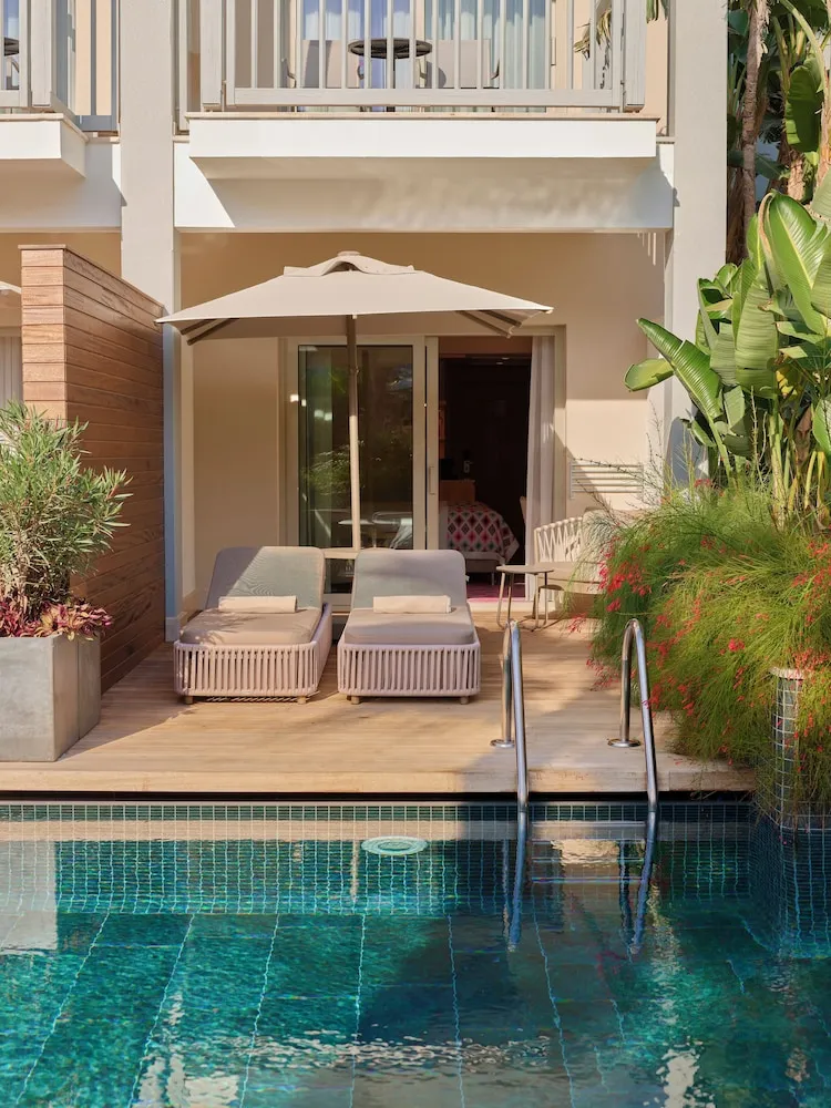 Deluxe Lagoon Room, Pool Access