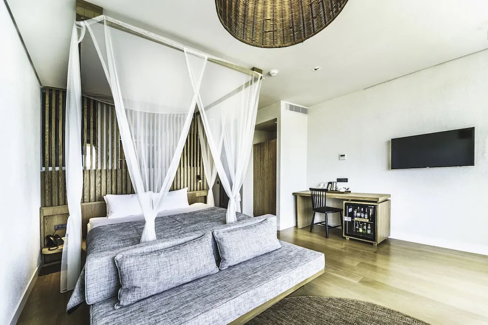 Deluxe Sea View Room with Balcony